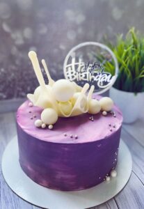 Похресник отримує привітання з днем народження від хрещених — подарунок і усмішки