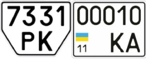 Номерний знак на причепі — приклад дотримання стандартів та типу таблички