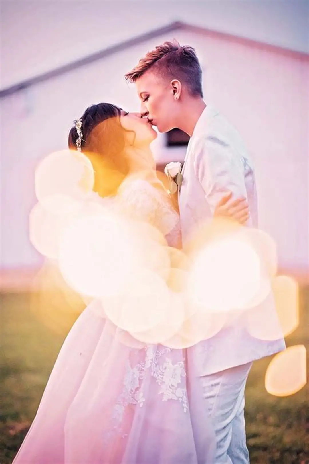 Привітання до річниці весілля: живі тексти, теплі ідеї та невеликі традиції