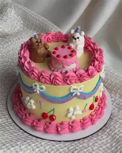 Хрещені вітають похресника з днем народження — тепла родинна мить