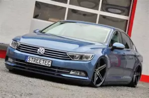 Передня панель та кермо Volkswagen Passat B8 у сучасному дизайні